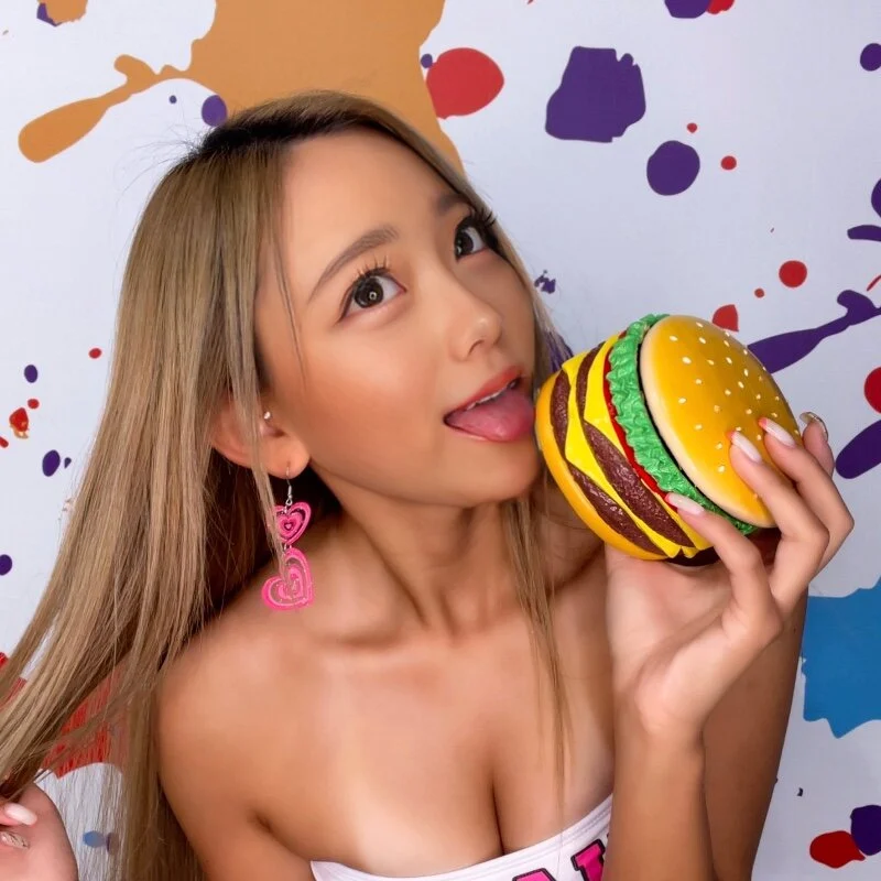 Stripchatの-LOCOMOCO-（ロコ）ってどんな子？ファンクラブやエロライブチャット情報など